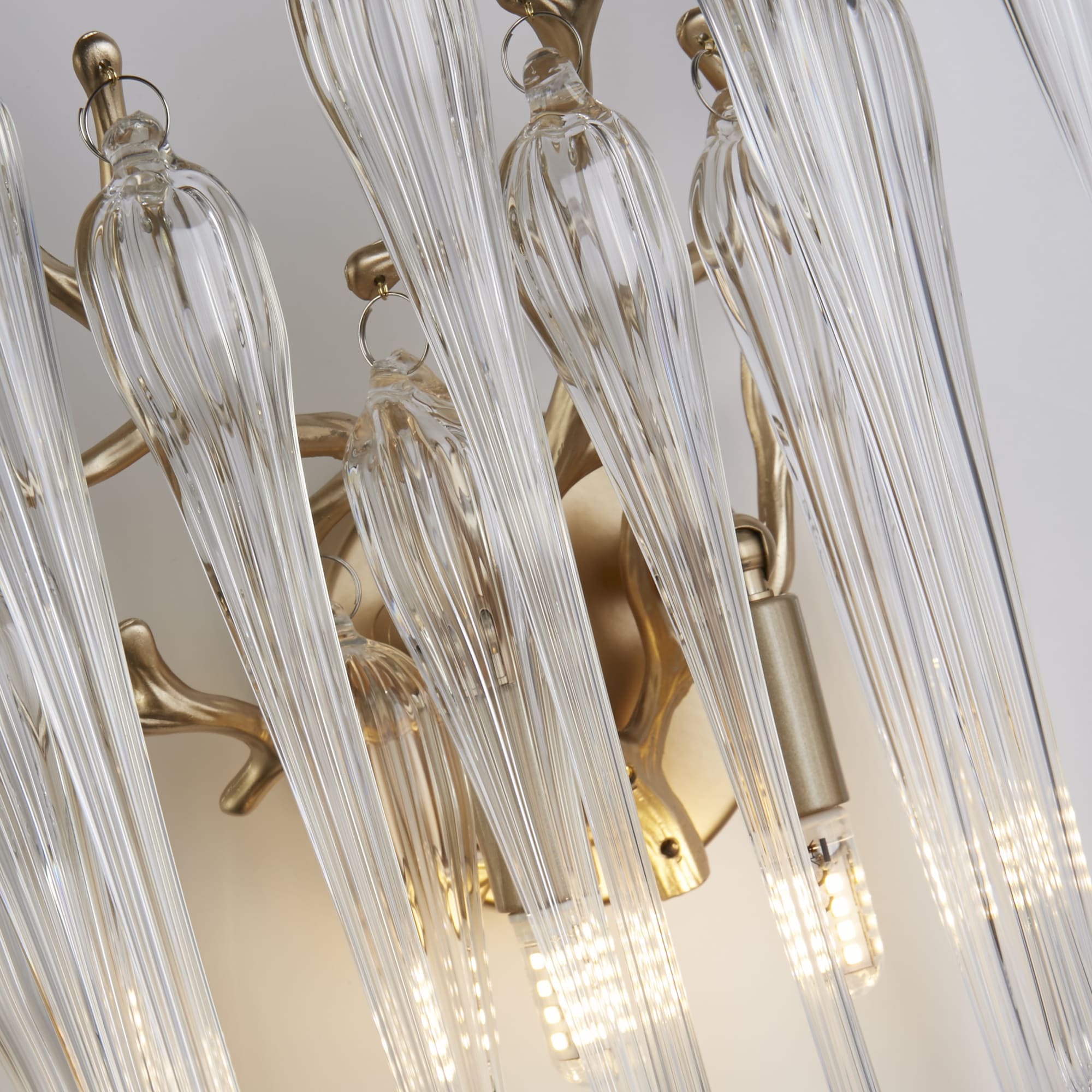 Heritage 2Lt Wall Light, Gold Metal and Clear Glass Drops