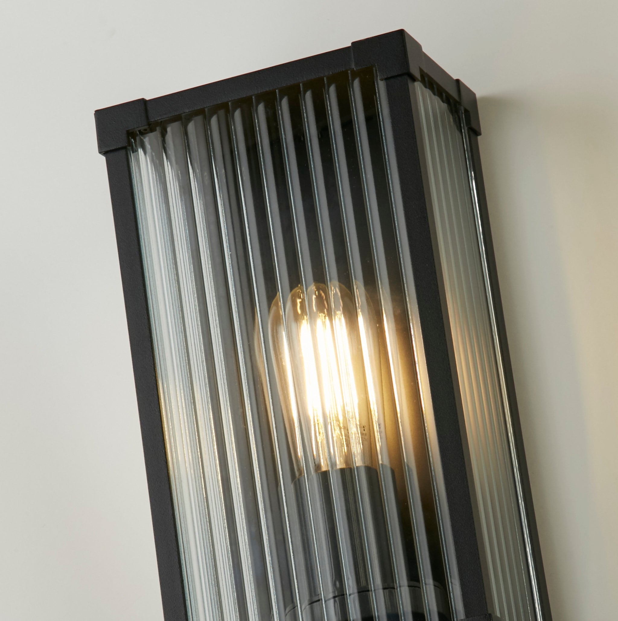 Cincinnati Outdoor Wall Lamp Aluminium, Clear ribbed glass