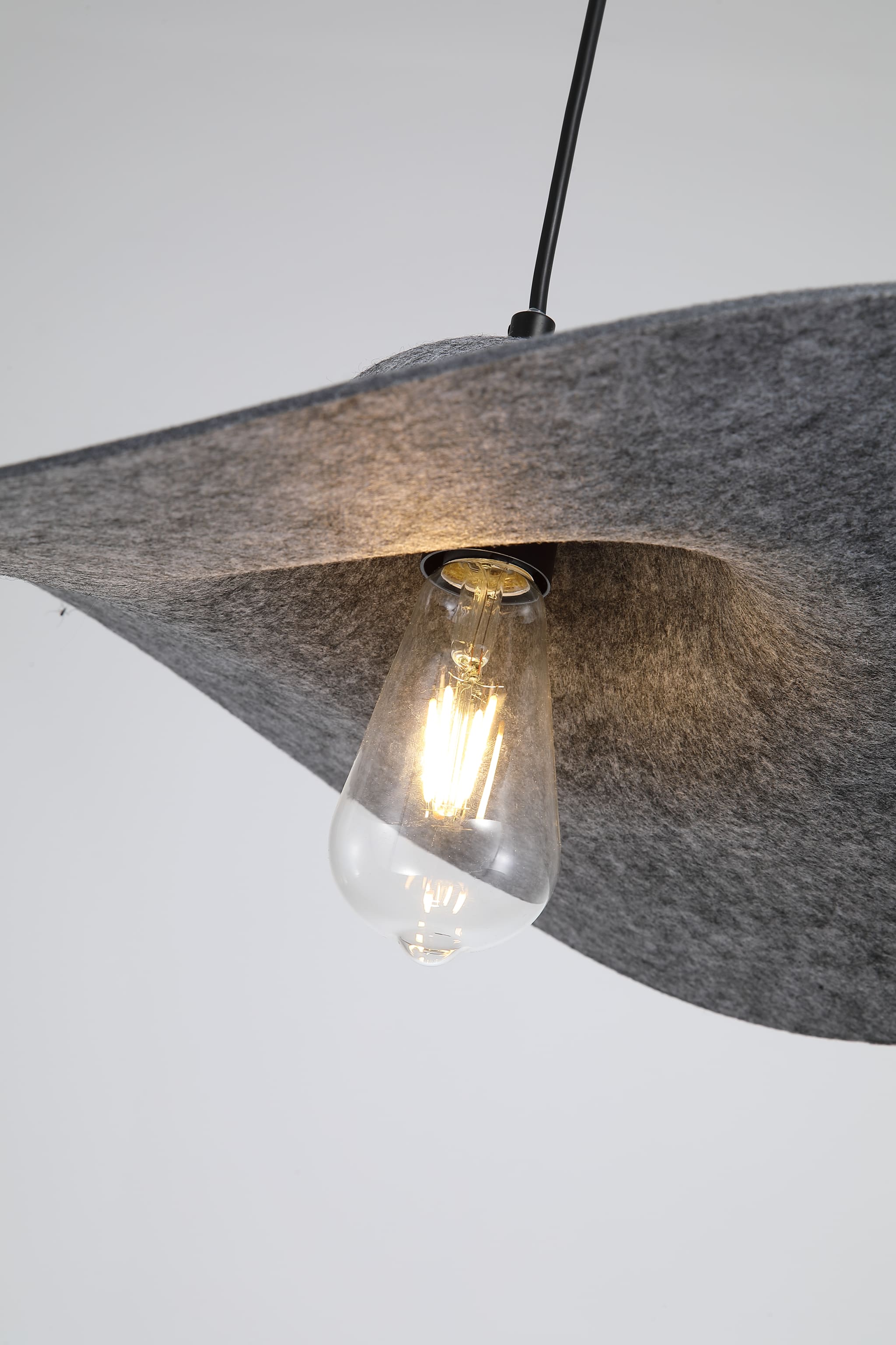 Ripple 1Lt Pendant, Black Metal, Felt