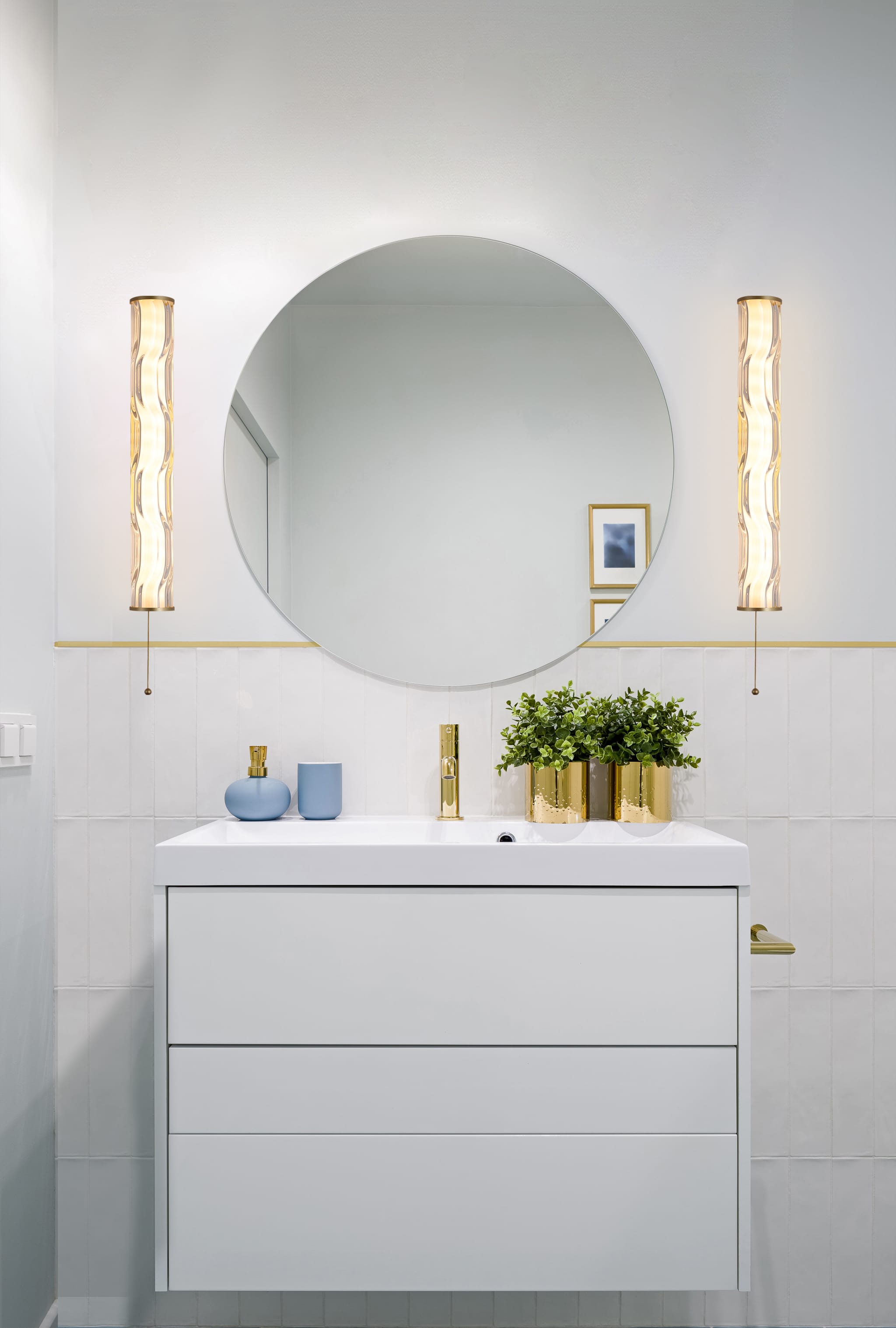 Vibrate LED Wall Light, Matt Gold with Glass
