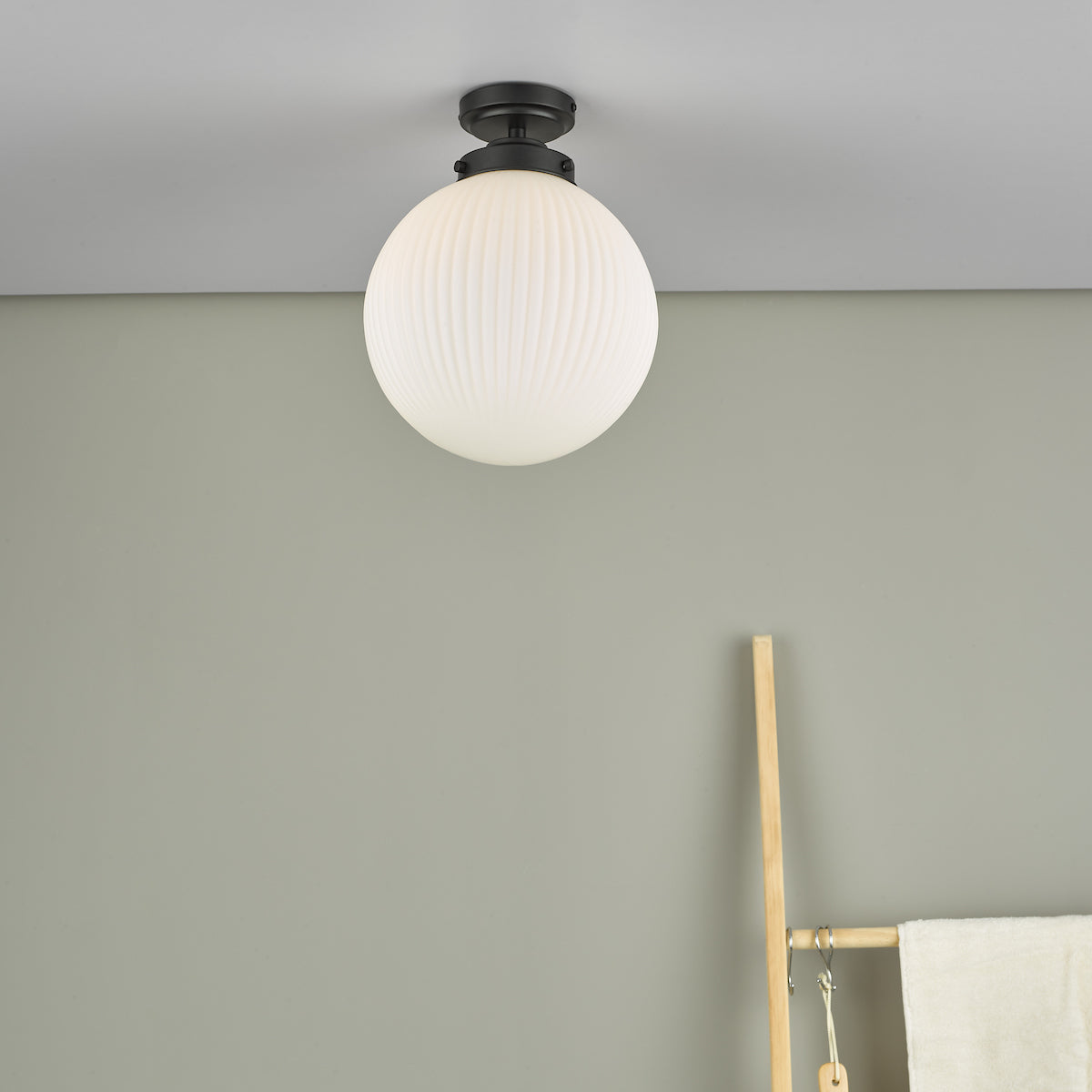 ALRIK 1LT FLUSH MATT BLACK OPAL GLASS IP44