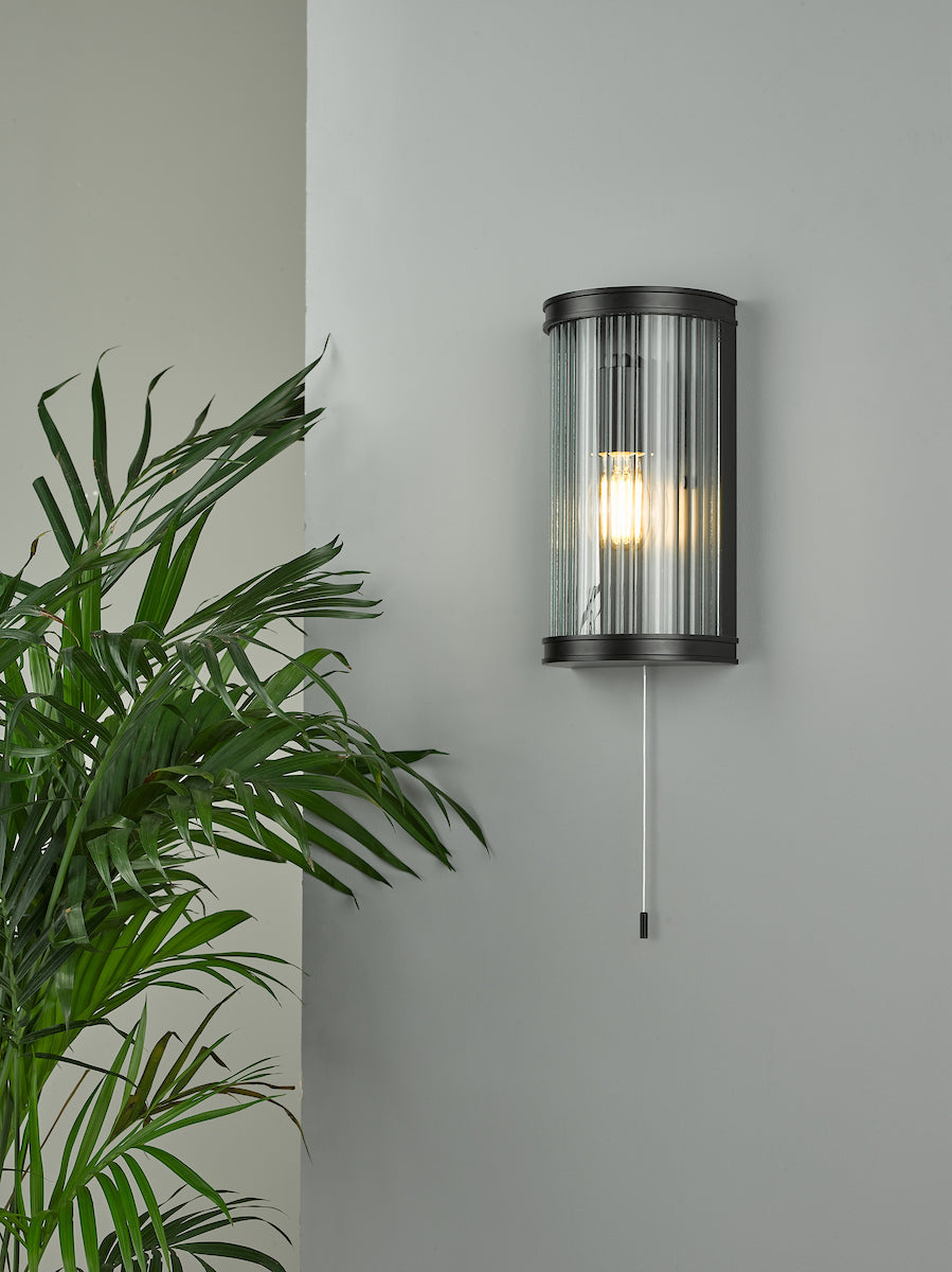 ANUND 1LT WALL LIGHT BLACK CLEAR RIBBED GLASS IP44