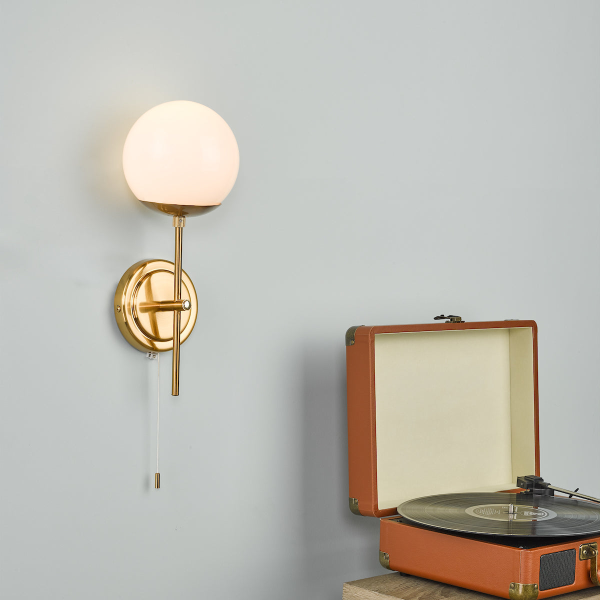 BOMBAZINE 1LT WALL LIGHT NATURAL BRASS CW GLS SHD