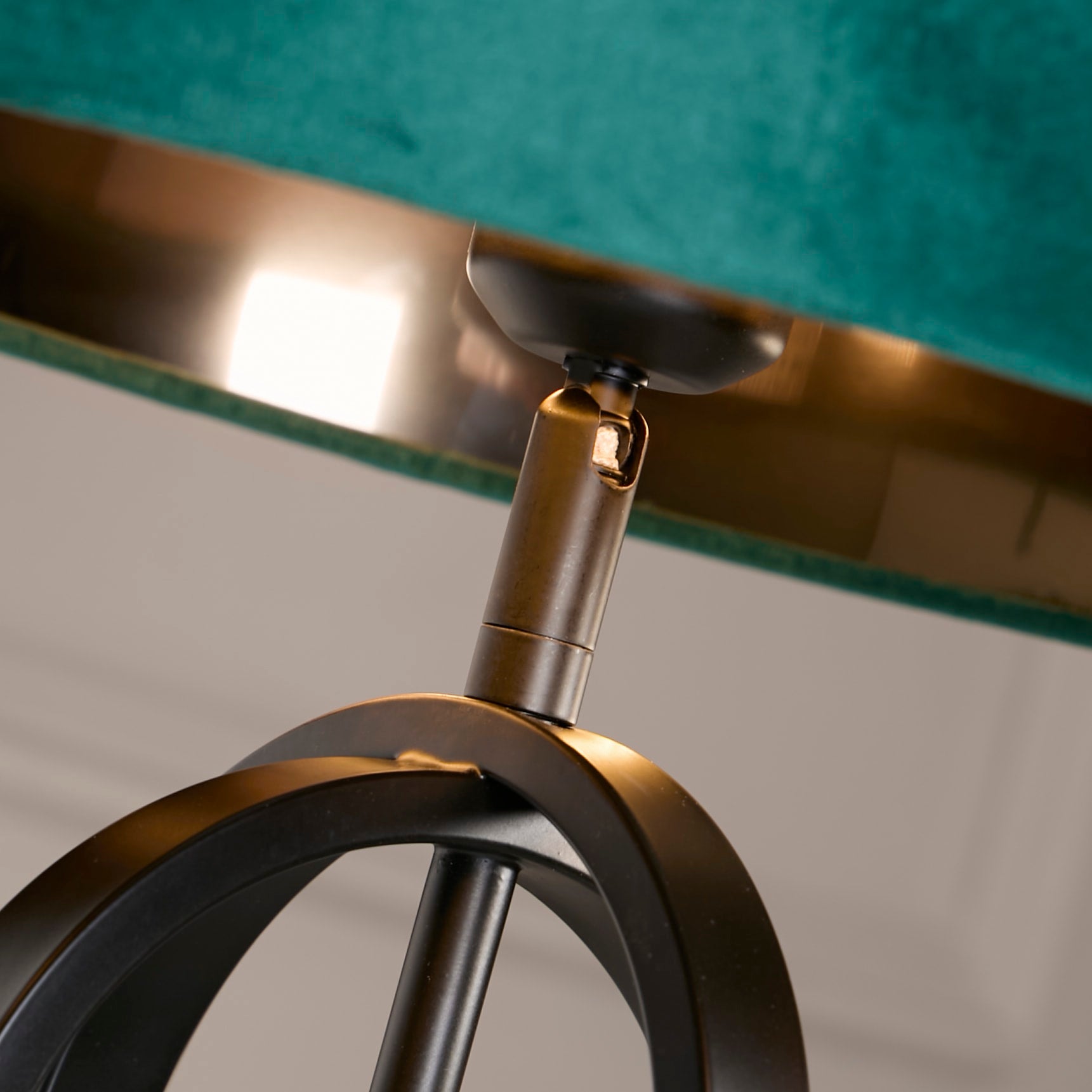 Chic Table Lamp - Black Metal with Emerald Shade