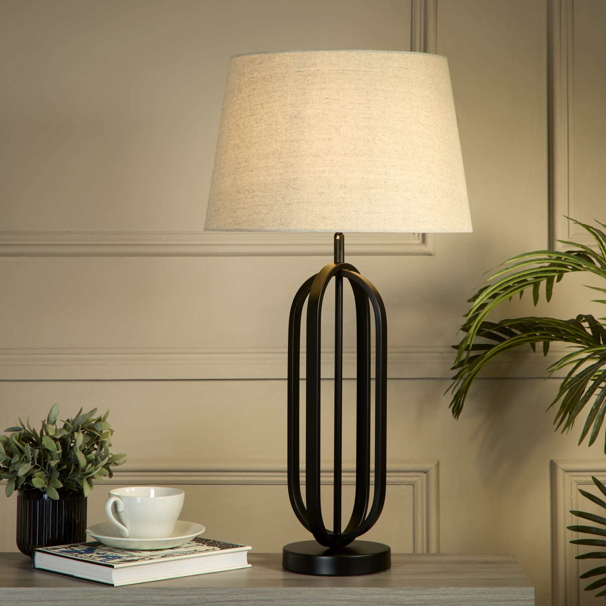 Chic Table Lamp - Black Metal with Natural Shade