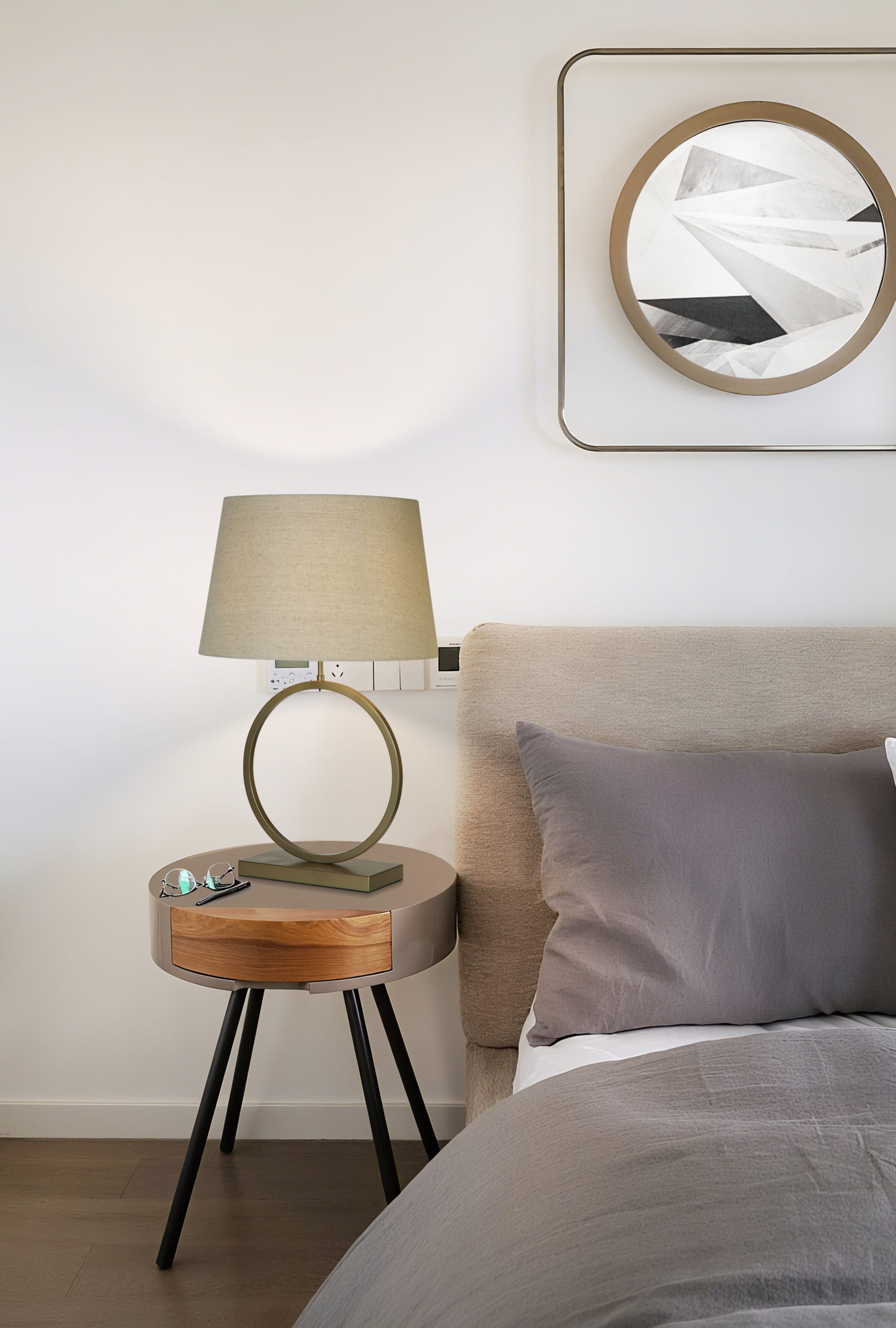 Elegant Table Lamp - Bronze Metal With Natural Shade
