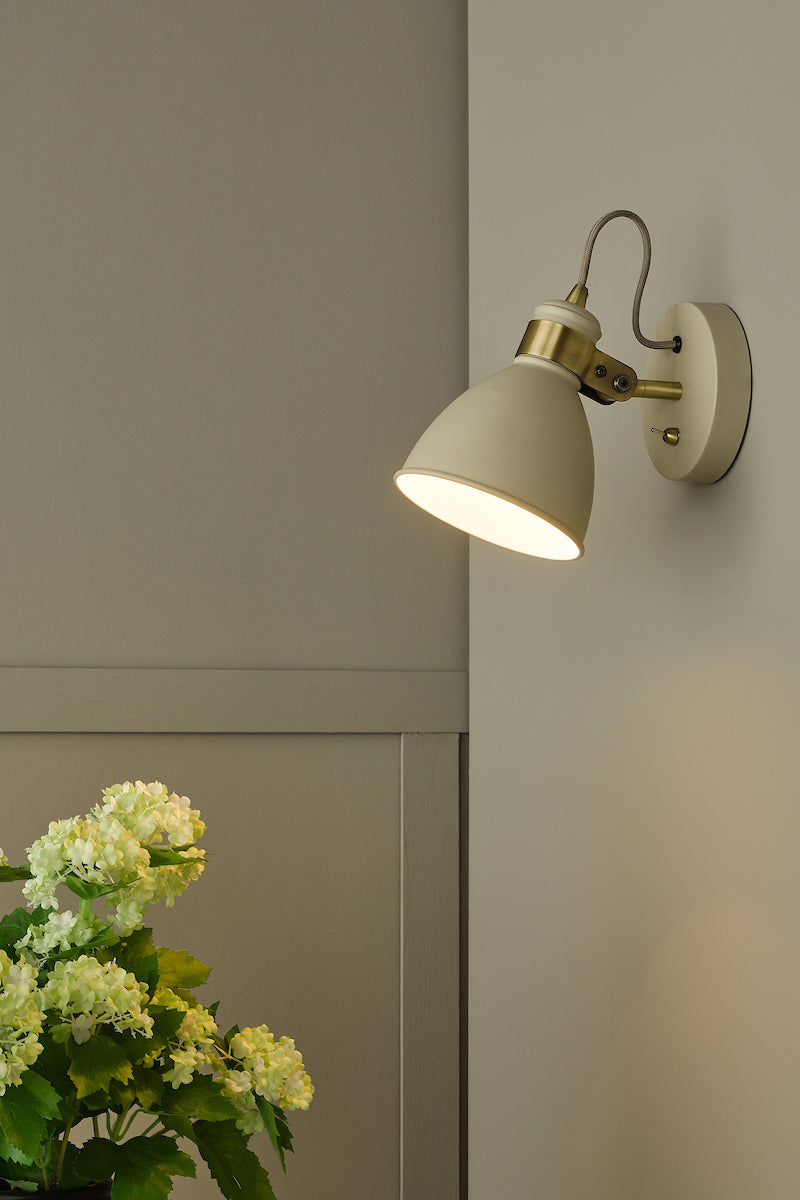 FREDERICK 1LT W/LT CREAM / ANT BRASS