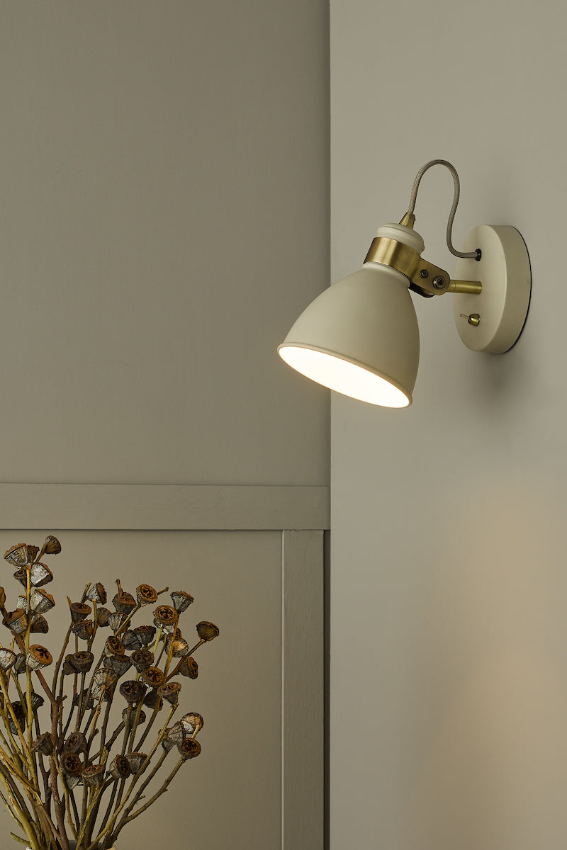 FREDERICK 1LT W/LT CREAM / ANT BRASS