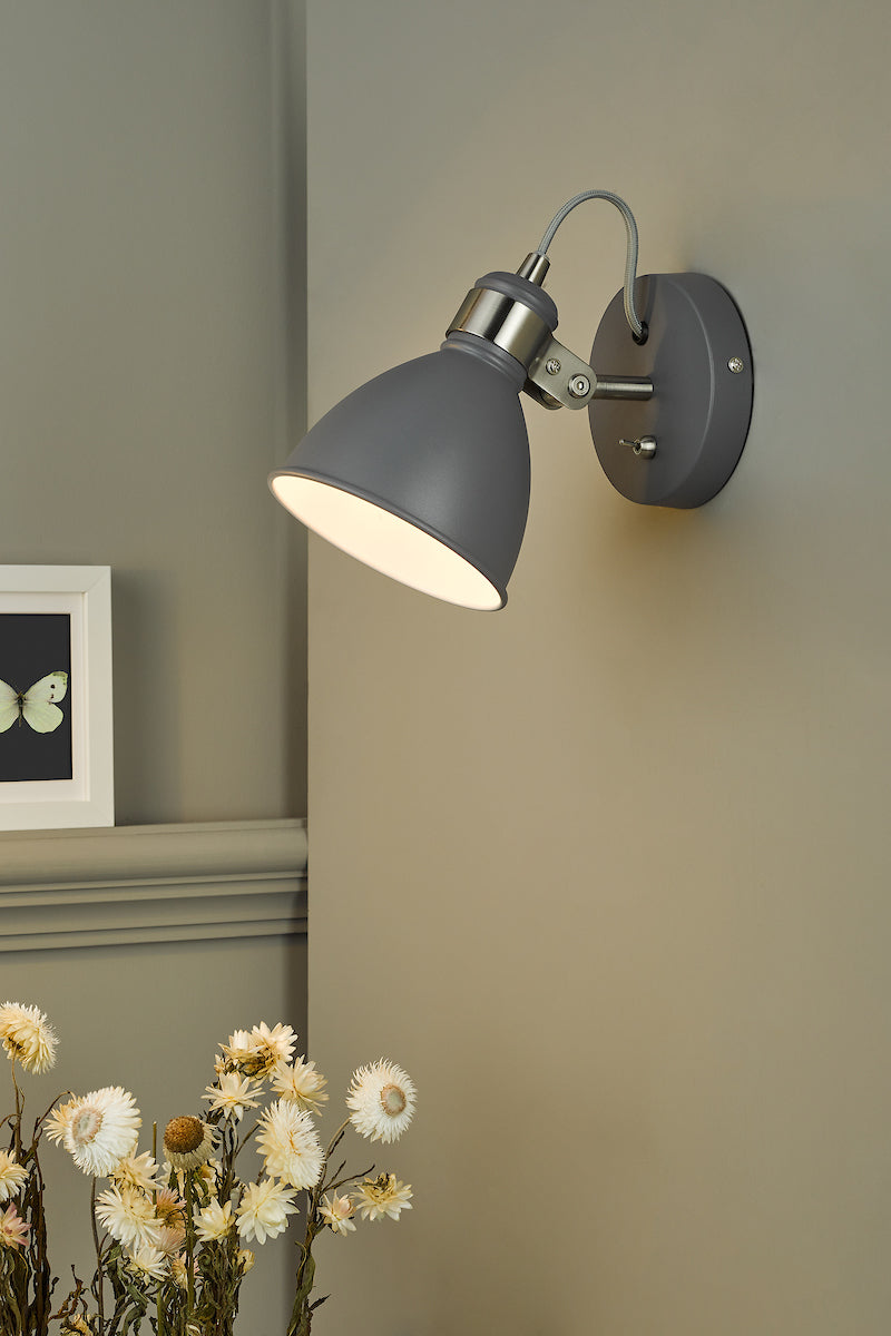 FREDERICK 1LT W/LT DARK GREY / SATIN CHROME