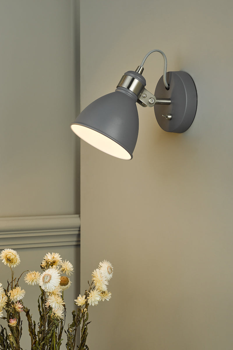 FREDERICK 1LT W/LT DARK GREY / SATIN CHROME