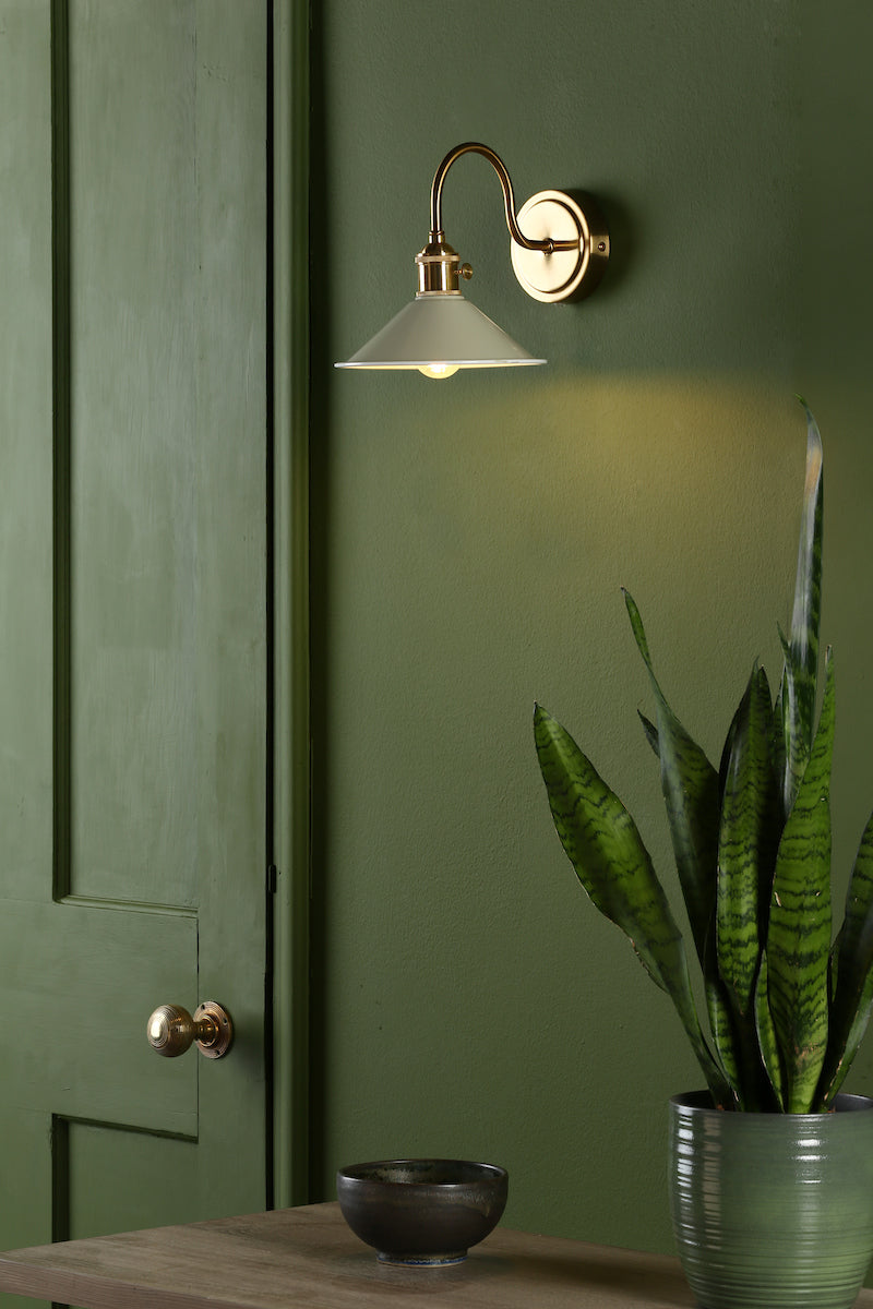 HADANO 1LT W/LT BRASS WITH CASHMERE METAL SHD