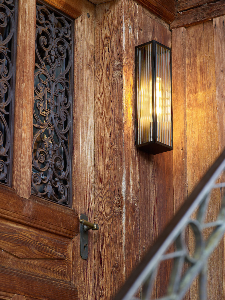 KEEGAN 1LT W/LT RUBBED BRONZE LARGE IP44