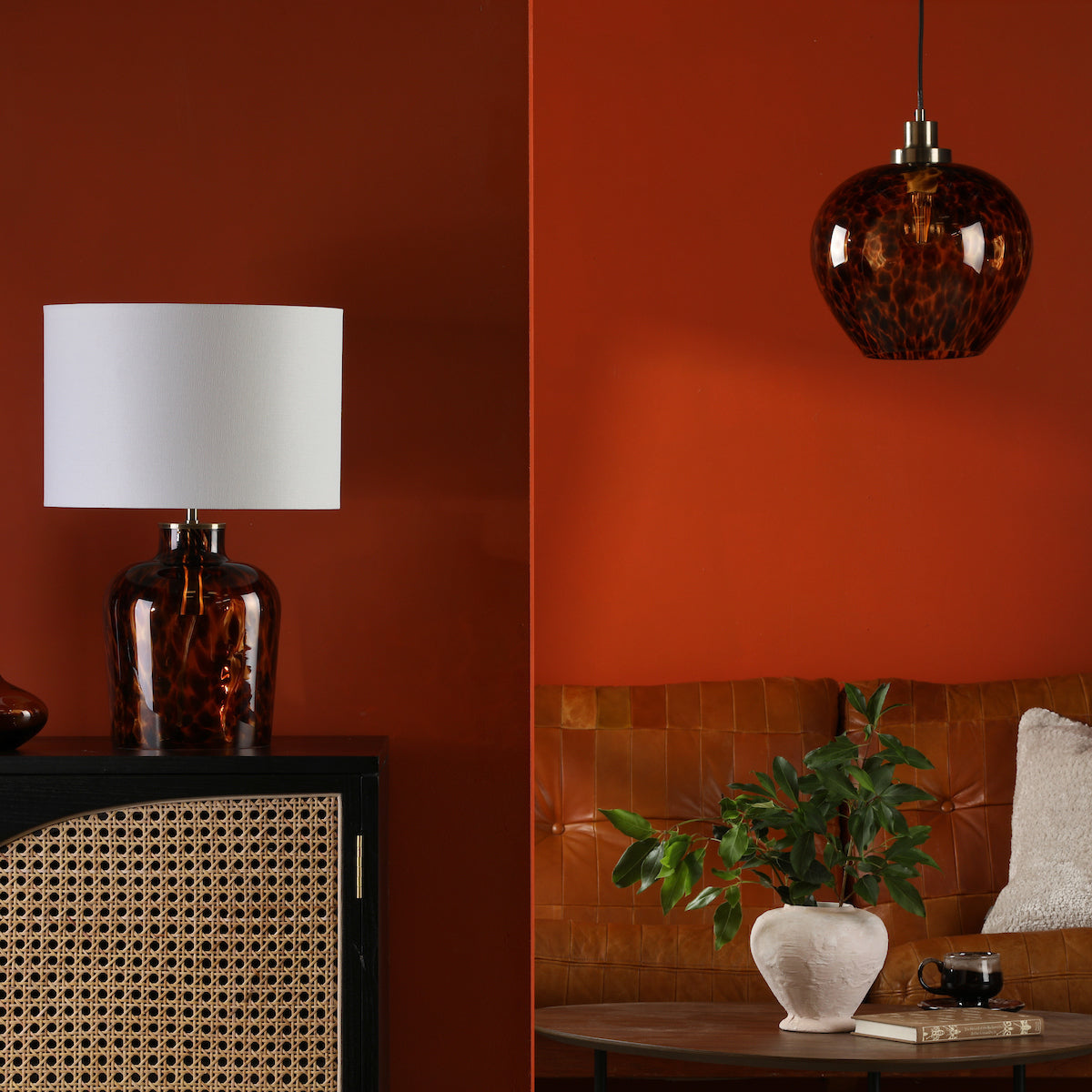 LEANDRA 1LT PENDANT TORTOISESHELL