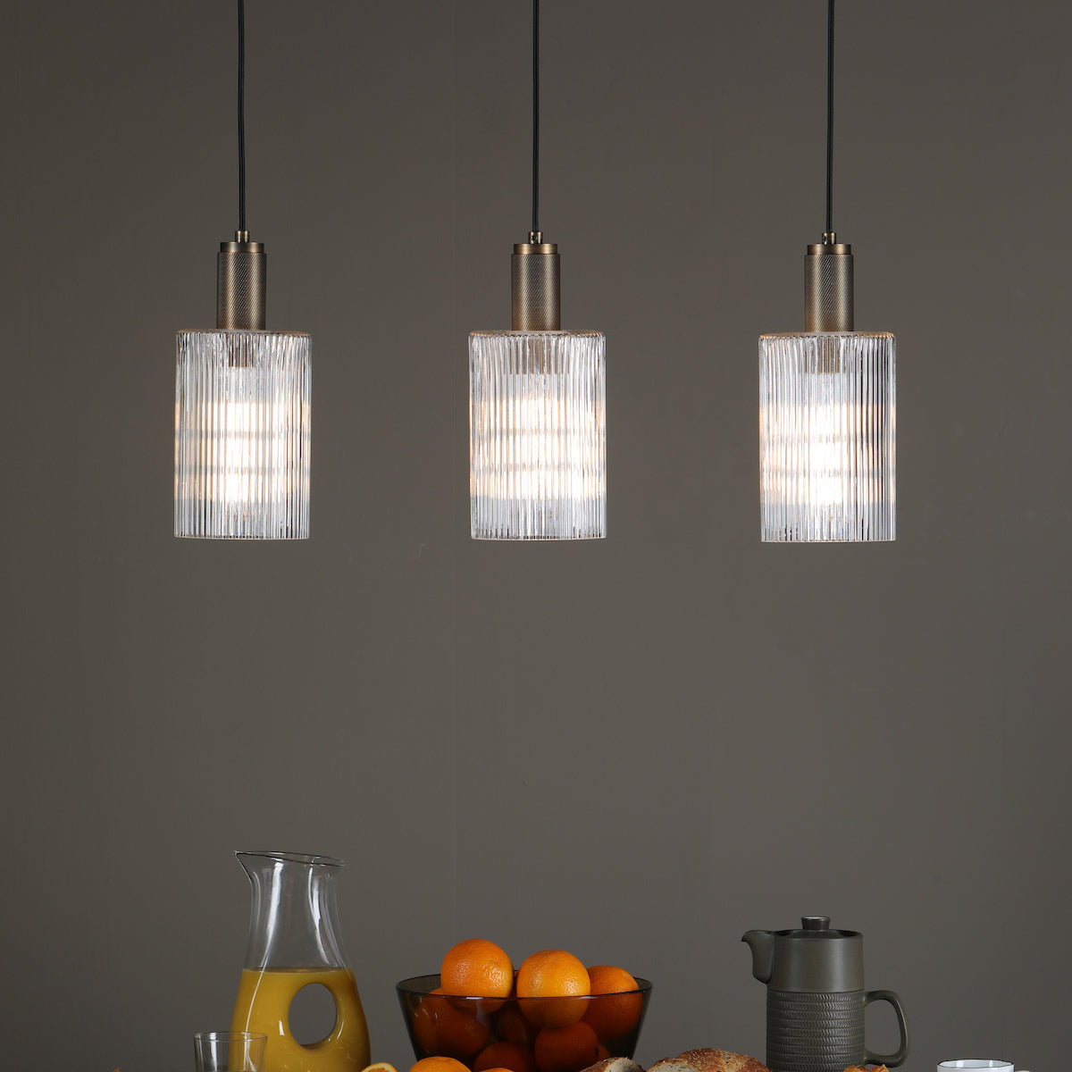 NIKOLAS 1LT PENDANT KNURLED BRASS CW CYLINDER GLAS