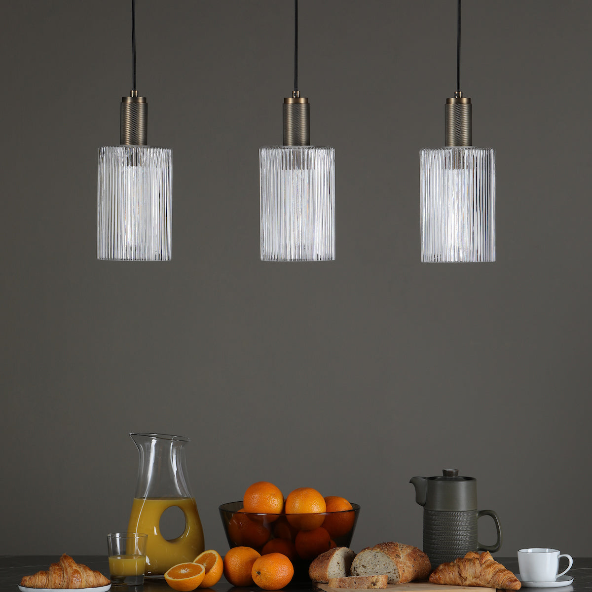 NIKOLAS 1LT PENDANT KNURLED BRASS CW CYLINDER GLAS