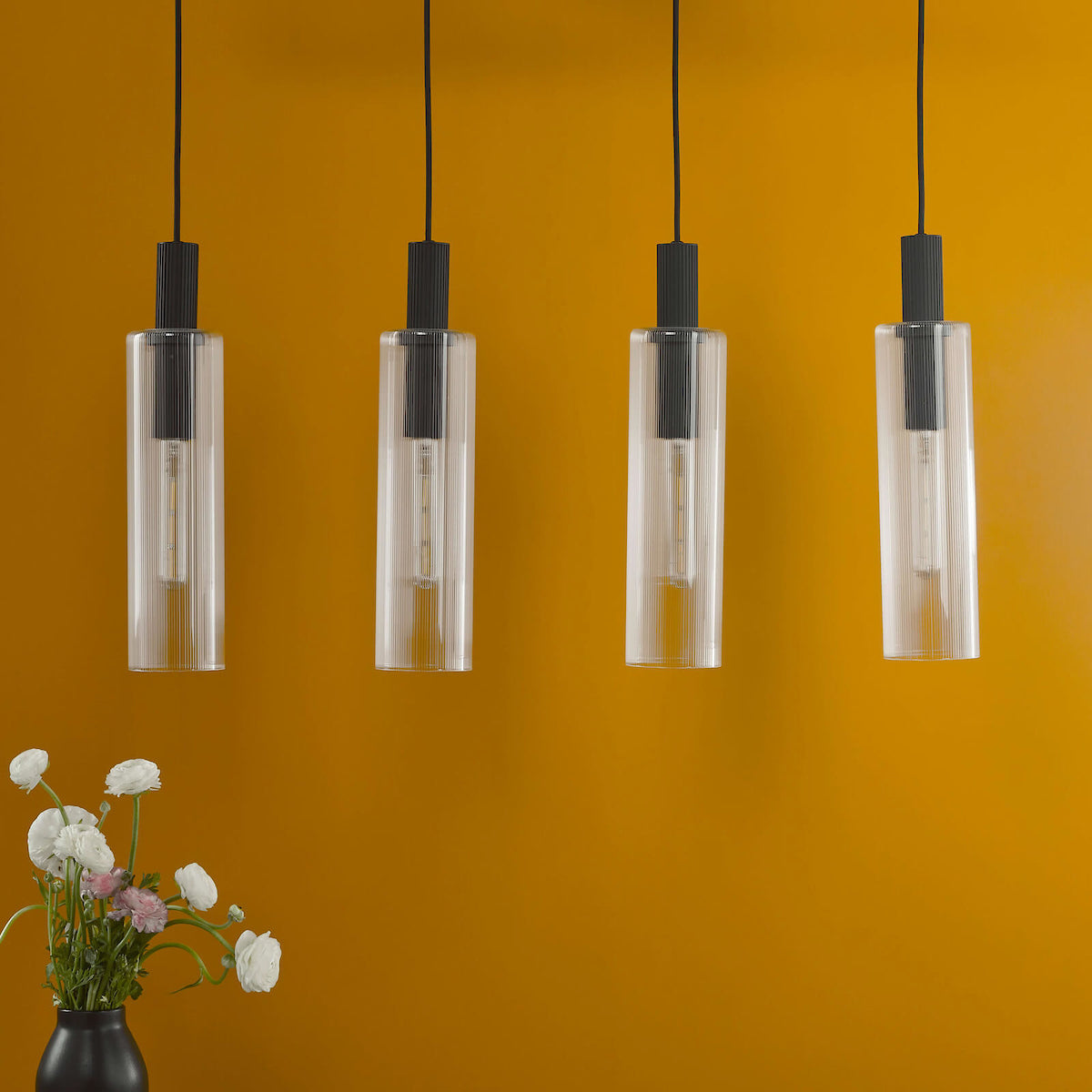 RUBEN 4LT BAR PENDANT BLACK CLEAR RIBBED GLS