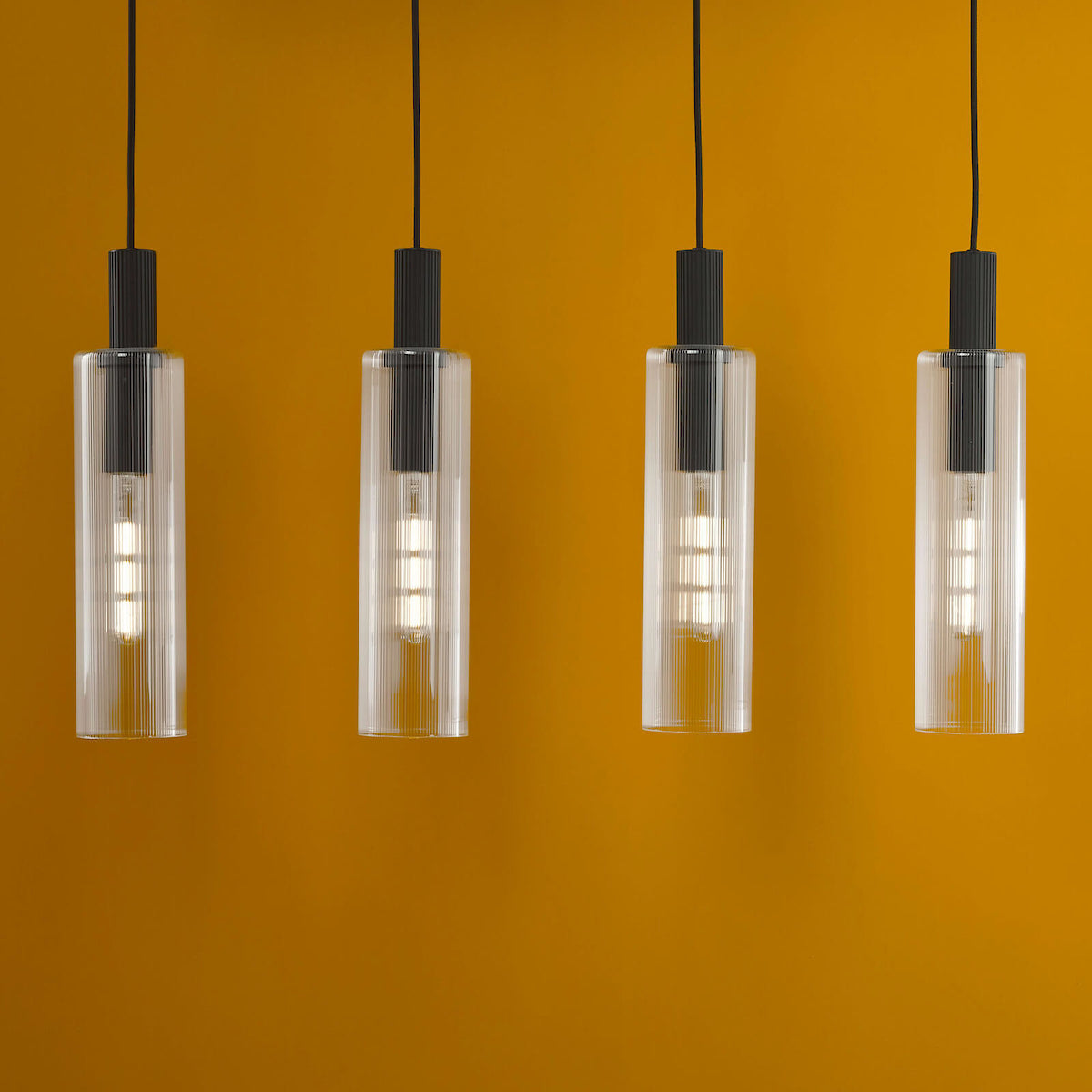 RUBEN 4LT BAR PENDANT BLACK CLEAR RIBBED GLS