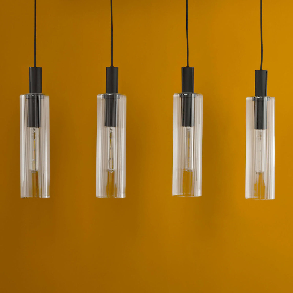 RUBEN 4LT BAR PENDANT BLACK CLEAR RIBBED GLS