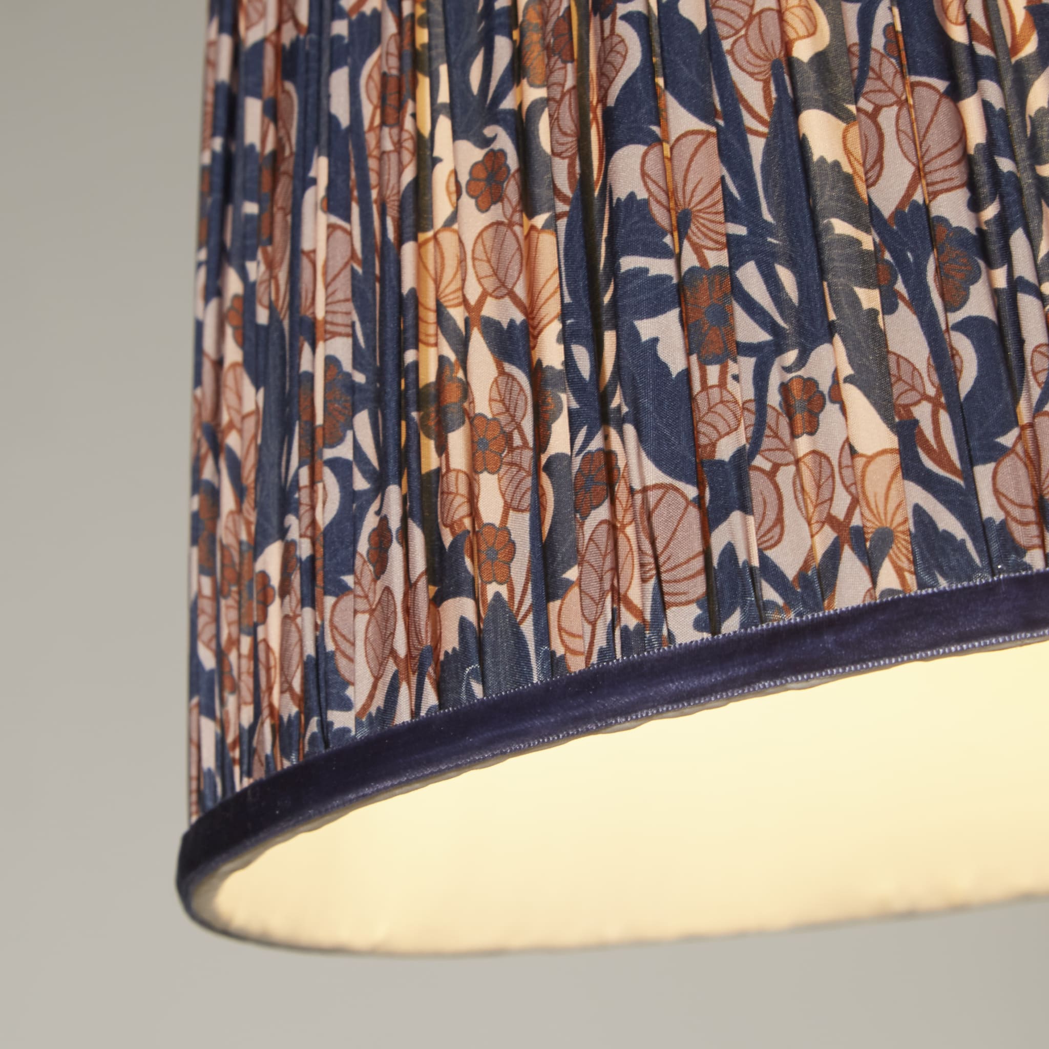 Vintage Print Shade Navy 30cm