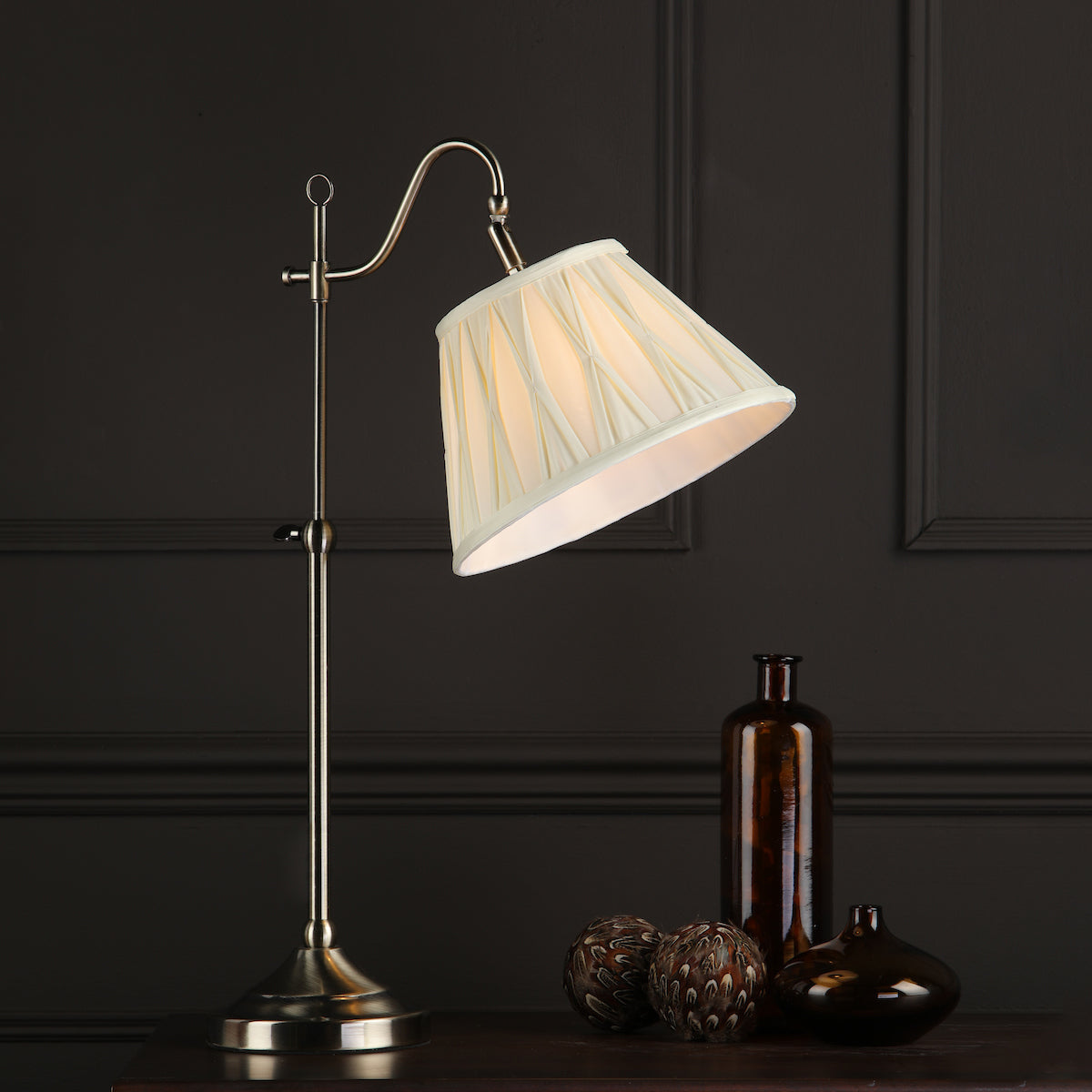 SUFFOLK RISE & FALL TABLE LAMP - ANTIQUE BRASS C/W