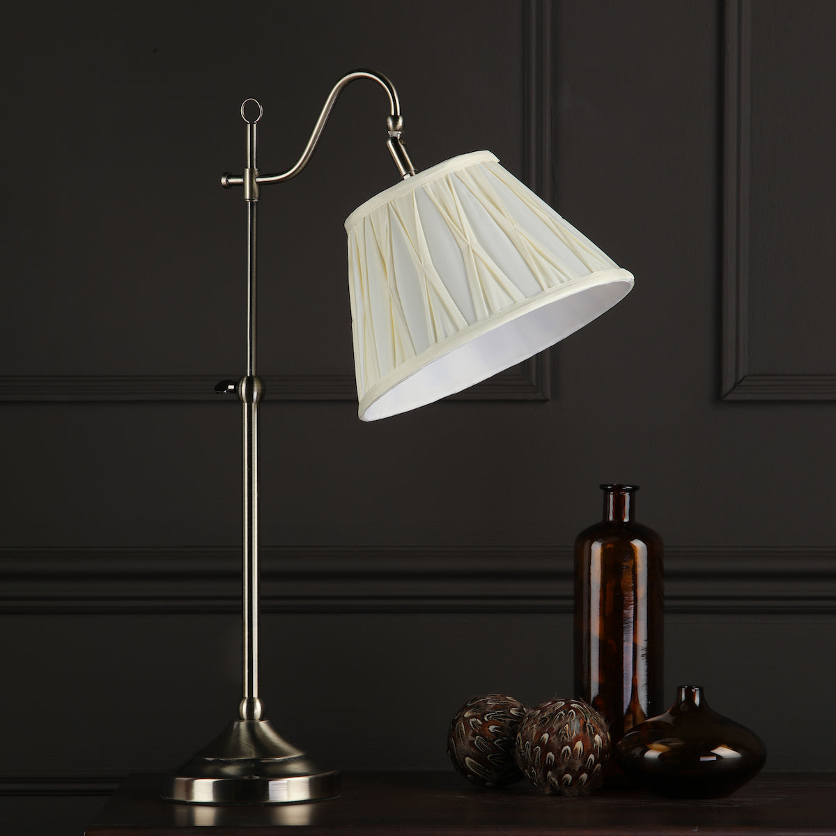 SUFFOLK RISE & FALL TABLE LAMP - ANTIQUE BRASS C/W
