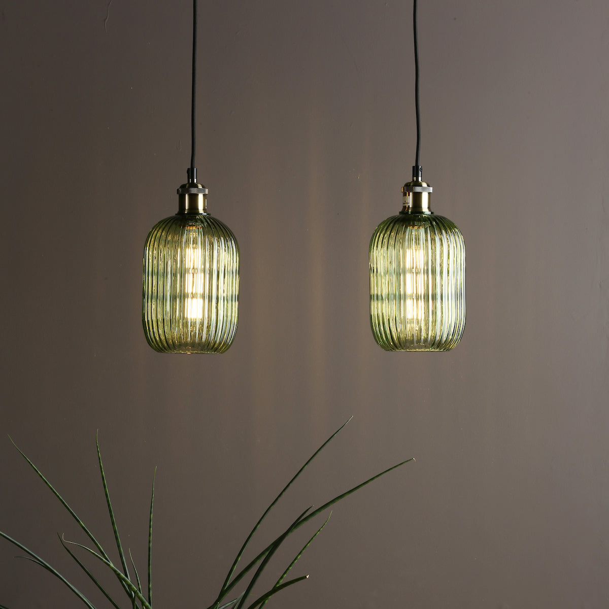 WACO 1LT E27 SUSPENSION PENDANT ANTIQUE BRASS