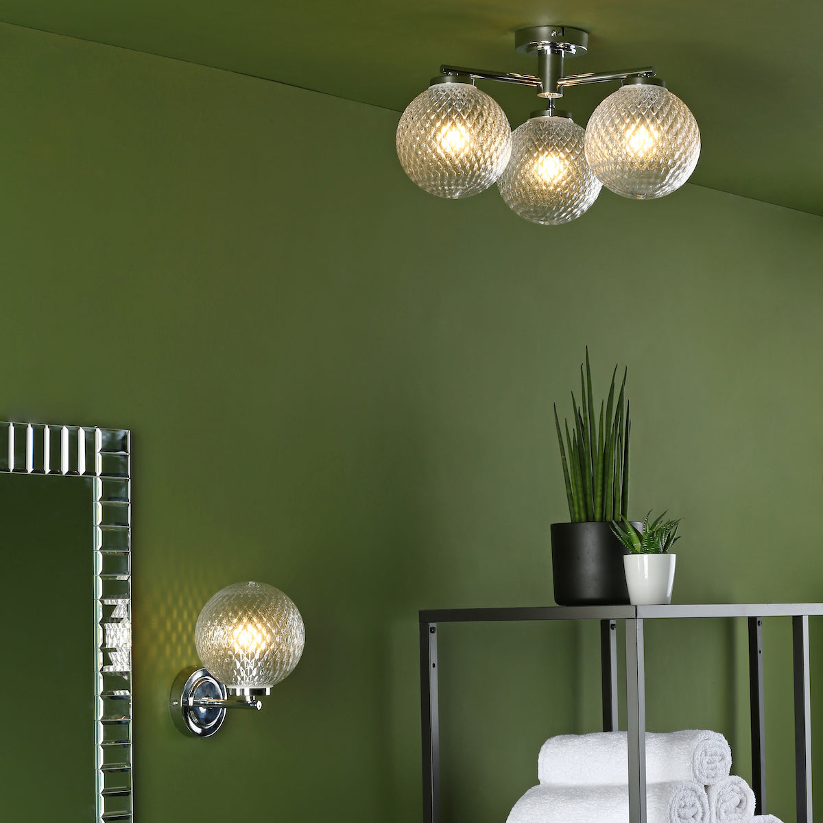 WAYNE 1LT WALL LIGHT POL CHR TEXTURED GLASS IP44
